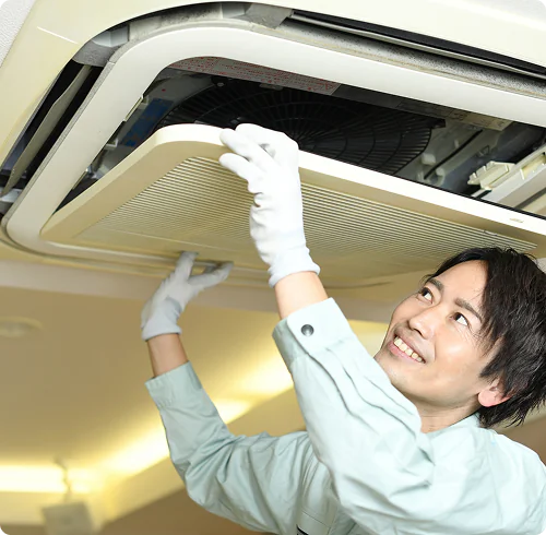 エアコンフィルターの清掃作業