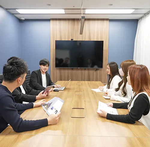 サンリストの社員によるミーティングの様子